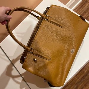 Coach leather bag - camel color, great condition no scratches or dings!🙌💕